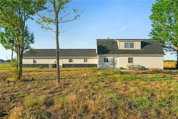 $250,000 | 9393 State Rte 52, Amoret, MO 64722