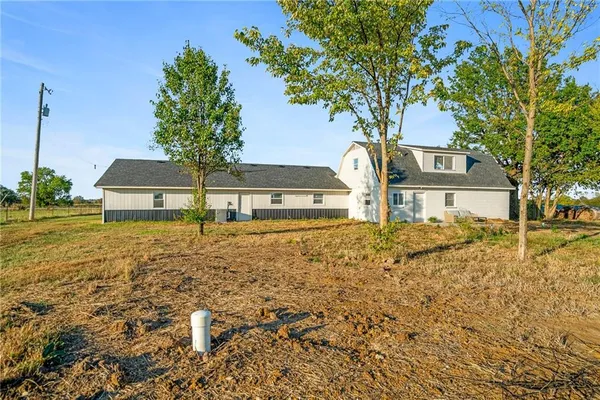 $250,000 | 9393 State Rte 52, Amoret, MO 64722