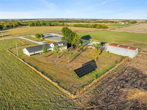 $250,000 | 9393 State Rte 52, Amoret, MO 64722