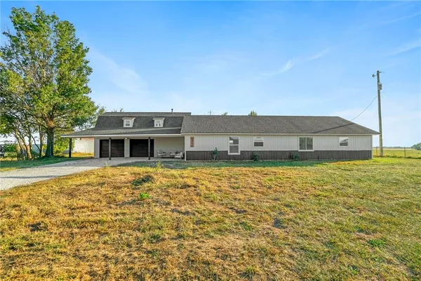 $250,000 | 9393 State Rte 52, Amoret, MO 64722