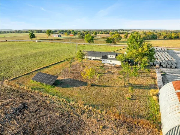 $250,000 | 9393 State Rte 52, Amoret, MO 64722