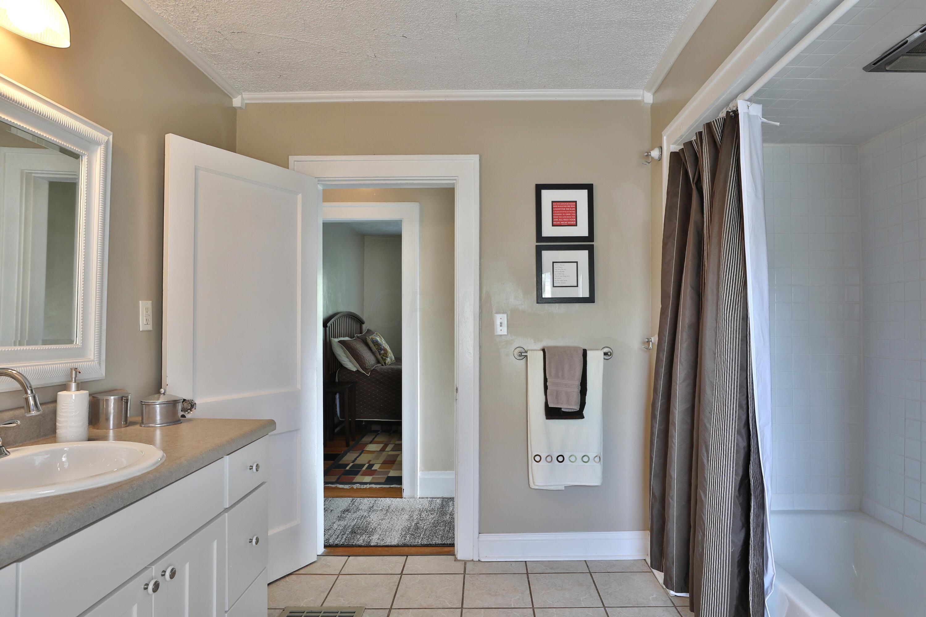 185 East Weber Road Columbus, OH 43202 - Photo 35 of 50 Full Bath