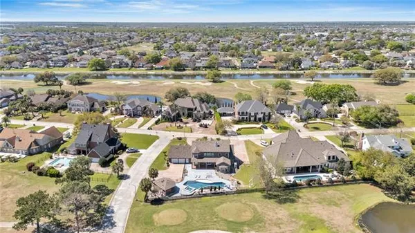 $574,900 | 3633 Lake Michel Court, Gretna, LA 70056