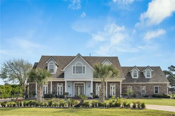 $574,900 | 3633 Lake Michel Court, Gretna, LA 70056