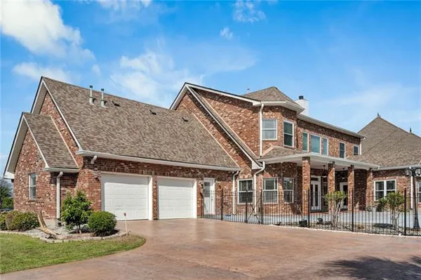 $574,900 | 3633 Lake Michel Court, Gretna, LA 70056