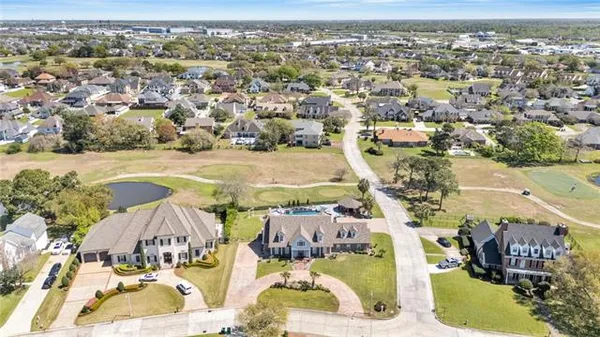 $574,900 | 3633 Lake Michel Court, Gretna, LA 70056