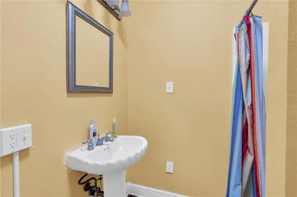 $574,900 | 3633 Lake Michel Court, Gretna, LA 70056