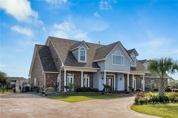 $574,900 | 3633 Lake Michel Court, Gretna, LA 70056