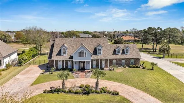 $574,900 | 3633 Lake Michel Court, Gretna, LA 70056