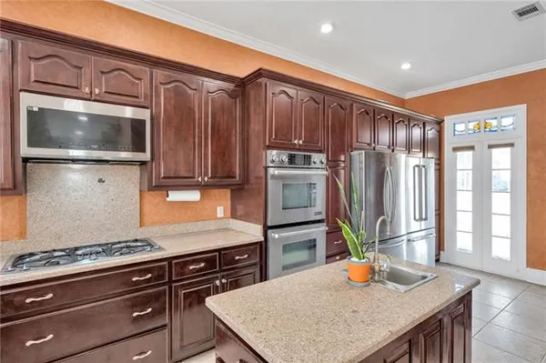 $574,900 | 3633 Lake Michel Court, Gretna, LA 70056