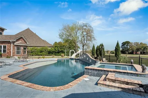 $574,900 | 3633 Lake Michel Court, Gretna, LA 70056