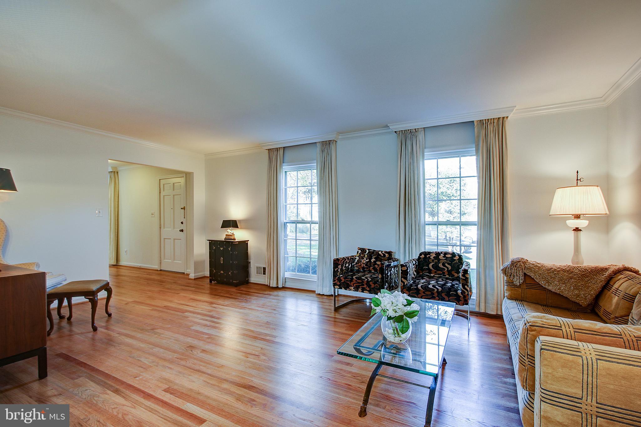 9216 Bells Mill Road Potomac, MD 20854 - Photo 8 of 36 Gallery Image 8