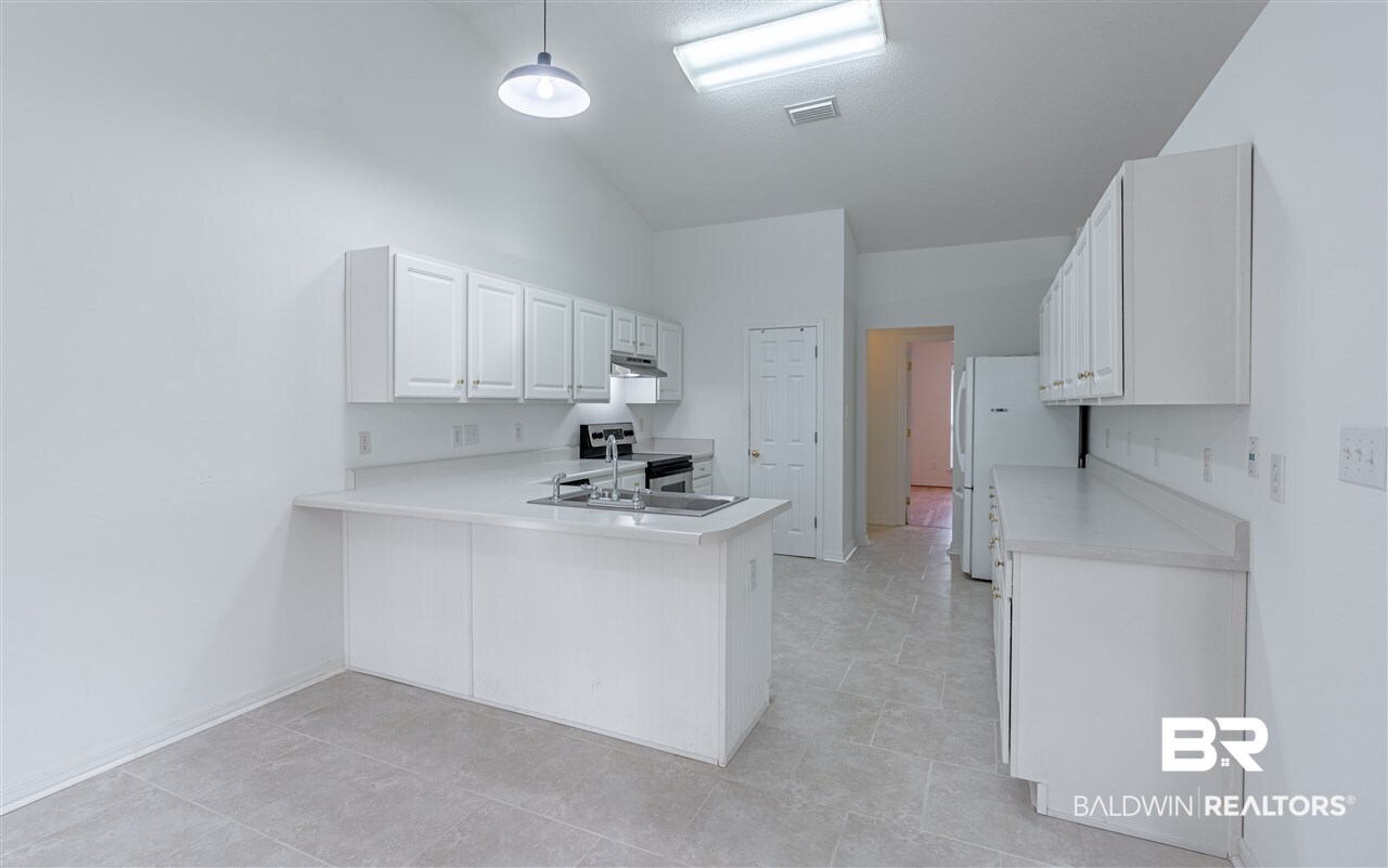 139 Destrehan Road Fairhope, AL 36532 - Photo 11 of 25 Kitchen