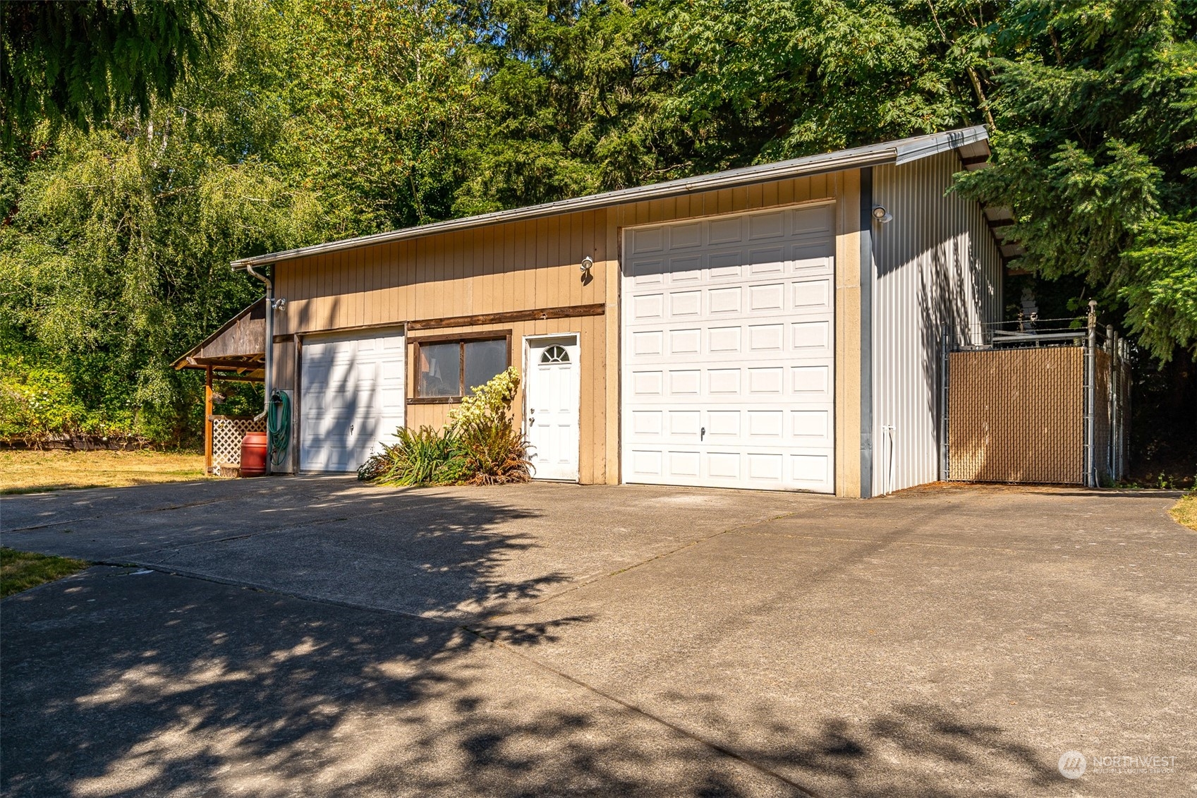 50 Northeast Riddell Road Bremerton, WA 98311 - Photo 4 of 40 Gallery Image 4