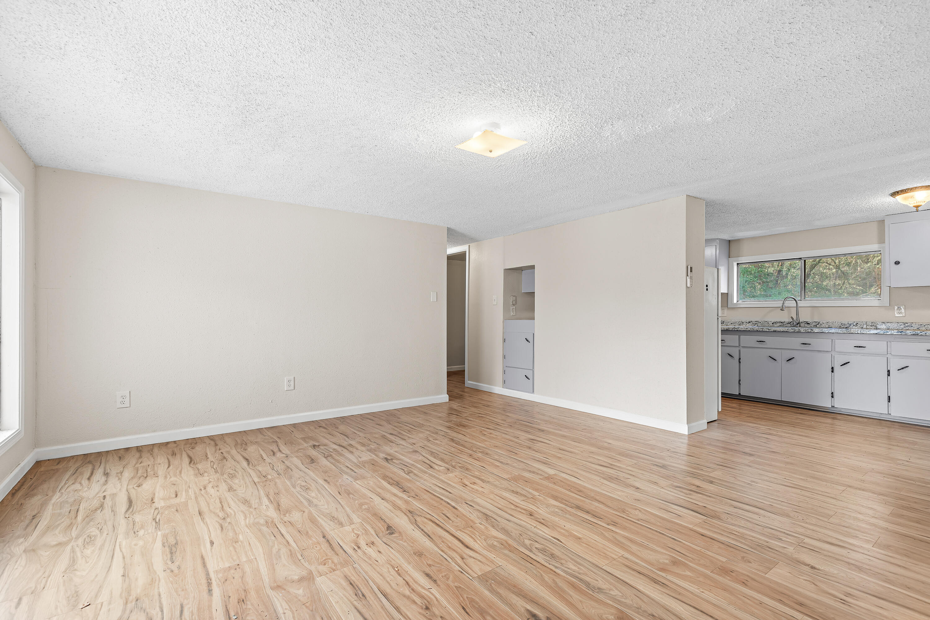 180 Long Acres Road Grants Pass, OR 97527 - Photo 7 of 35 9R9A9128