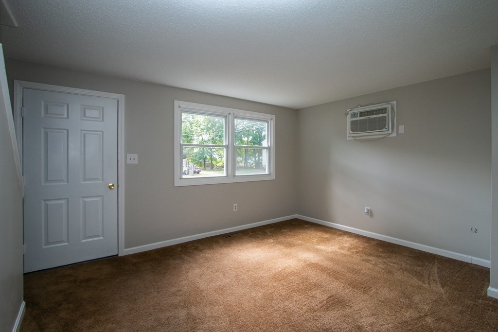 64-66 Moulton Street Springfield, MA 01118 - Photo 8 of 26 Gallery Image 8