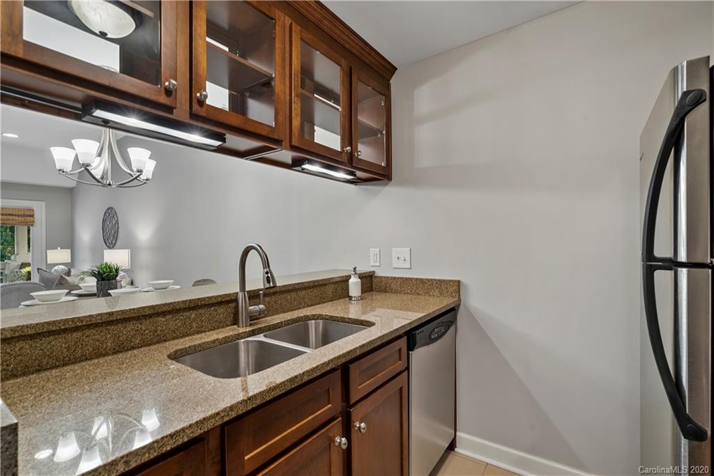 308 Queens Road, Unit 27 Charlotte, NC 28204 - Photo 13 of 35 Gallery Image 13