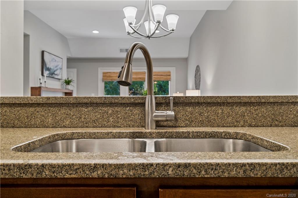 308 Queens Road, Unit 27 Charlotte, NC 28204 - Photo 16 of 35 Gallery Image 16