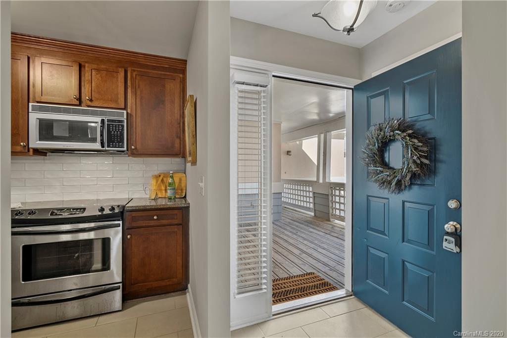 308 Queens Road, Unit 27 Charlotte, NC 28204 - Photo 3 of 35 Gallery Image 3