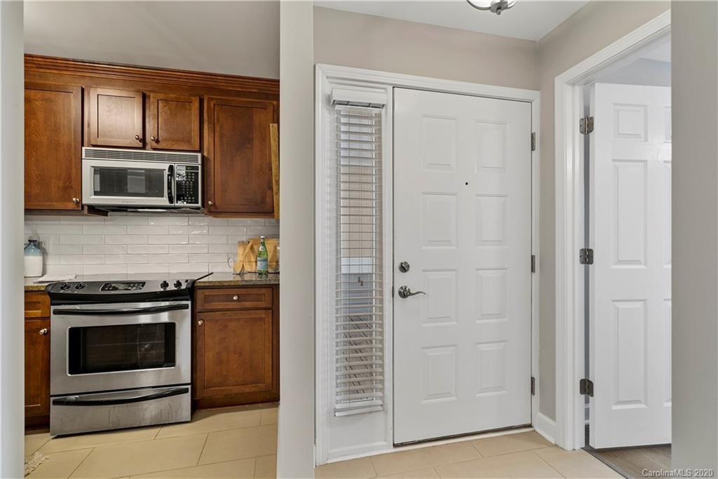 308 Queens Road, Unit 27 Charlotte, NC 28204 - Photo 4 of 35 Gallery Image 4