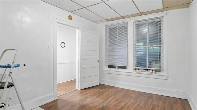 a view of entryway with bathroom