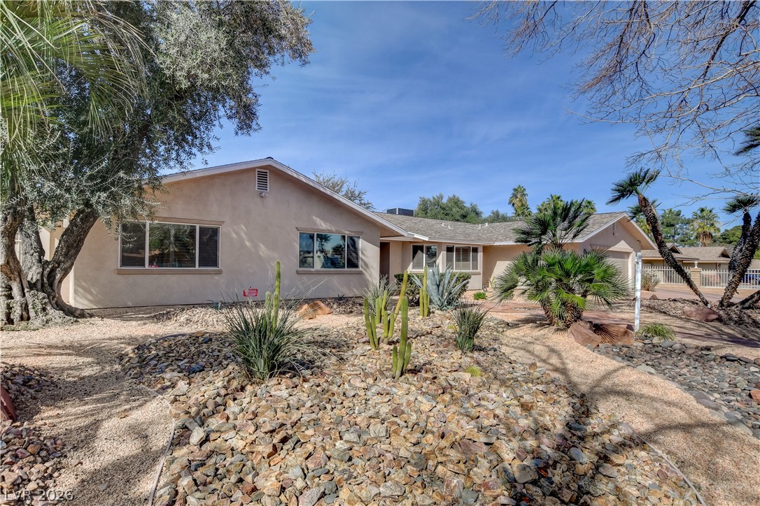 4207 Ridgecrest Drive Las Vegas, NV 89121 - Photo 3 of 27 Beautiful front yard!