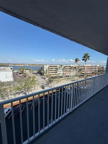 $2,900 | 1868 Shore Drive South, Unit 608, South Pasadena, FL 33707