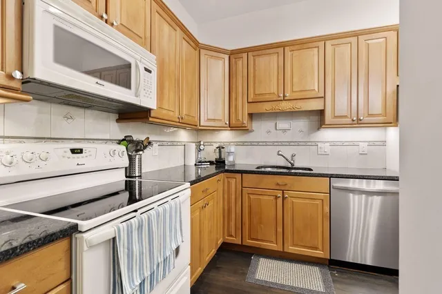 $5,570 | 130 Appleton Street, Unit 2C, Boston, MA 02116