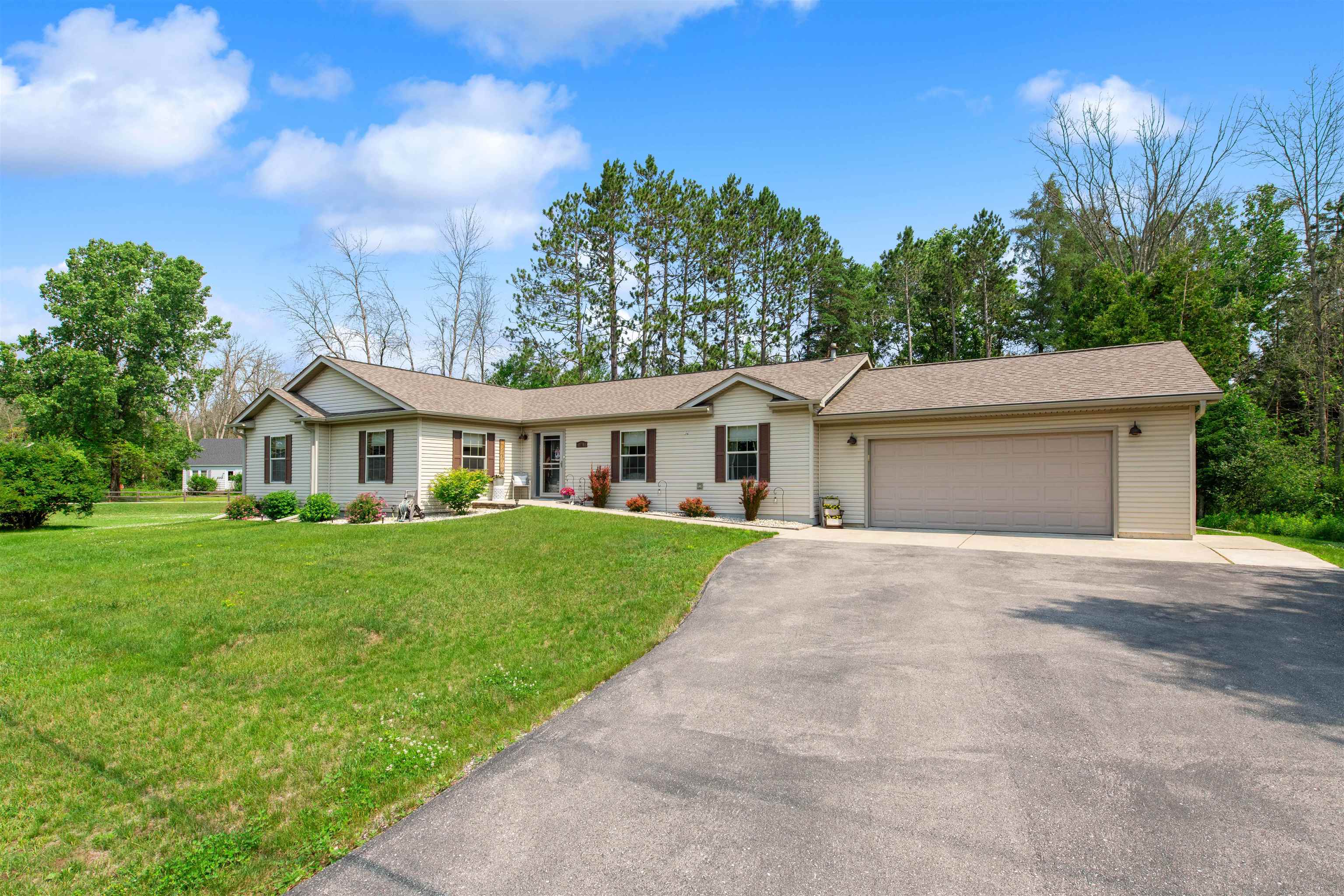 180 Chicago Court Peshtigo, WI 54157 - Photo 2 of 51