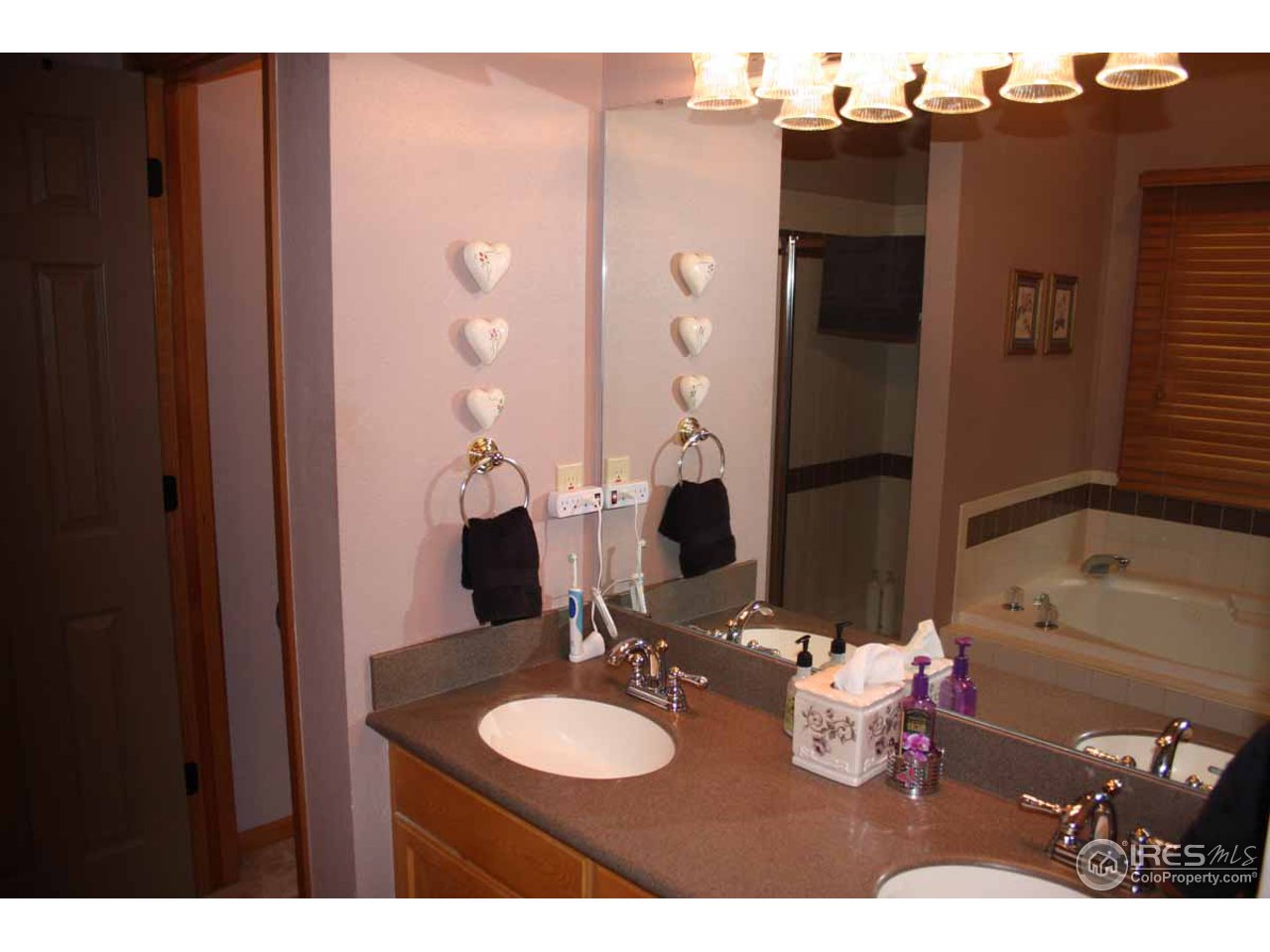 1921 Silvergate Road Fort Collins, CO 80526 - Photo 11 of 15 5-piece master!