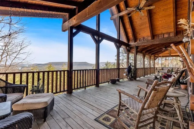 a view of livingroom with furniture