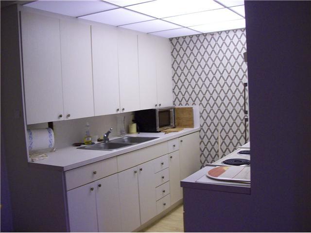 1089 Cornwall East, Unit 1089 Boca Raton, FL 33434 - Photo 3 of 10 a bathroom with a sink toilet and tub