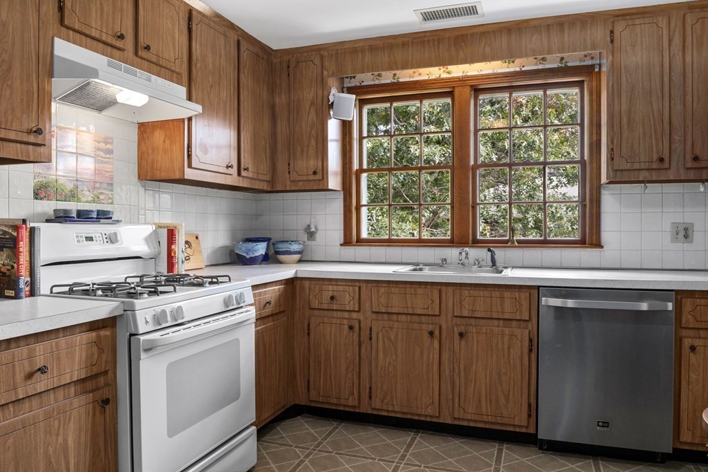 76 Bay Road Harwich, MA 02645 - Photo 11 of 27 Gallery Image 11
