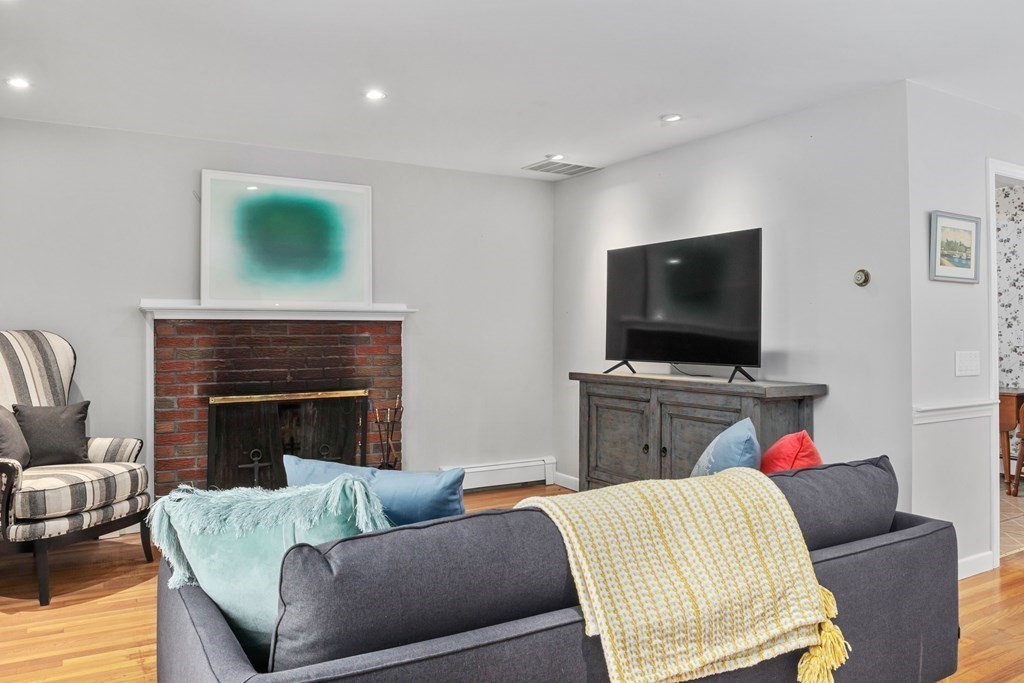 76 Bay Road Harwich, MA 02645 - Photo 8 of 27 Gallery Image 8