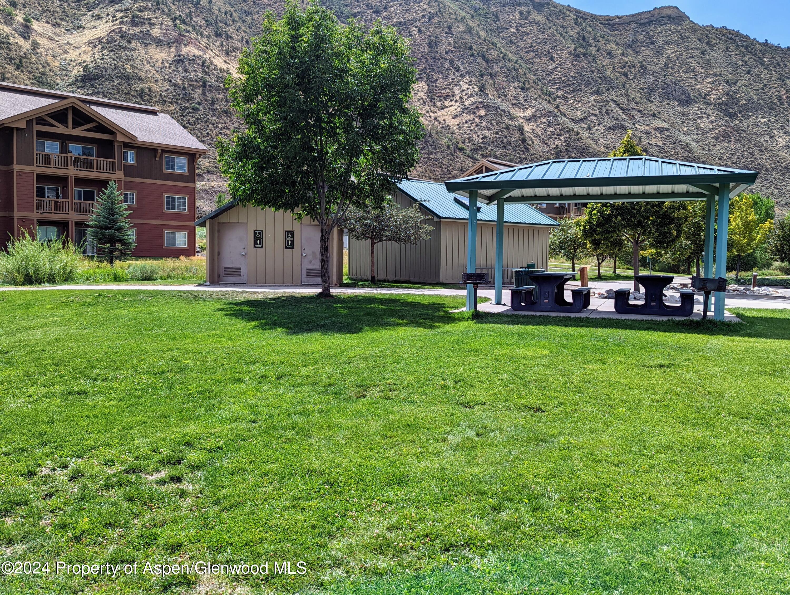 560 River View Drive, Unit 702 New Castle, CO 81647 - Photo 20 of 21 Picnic area