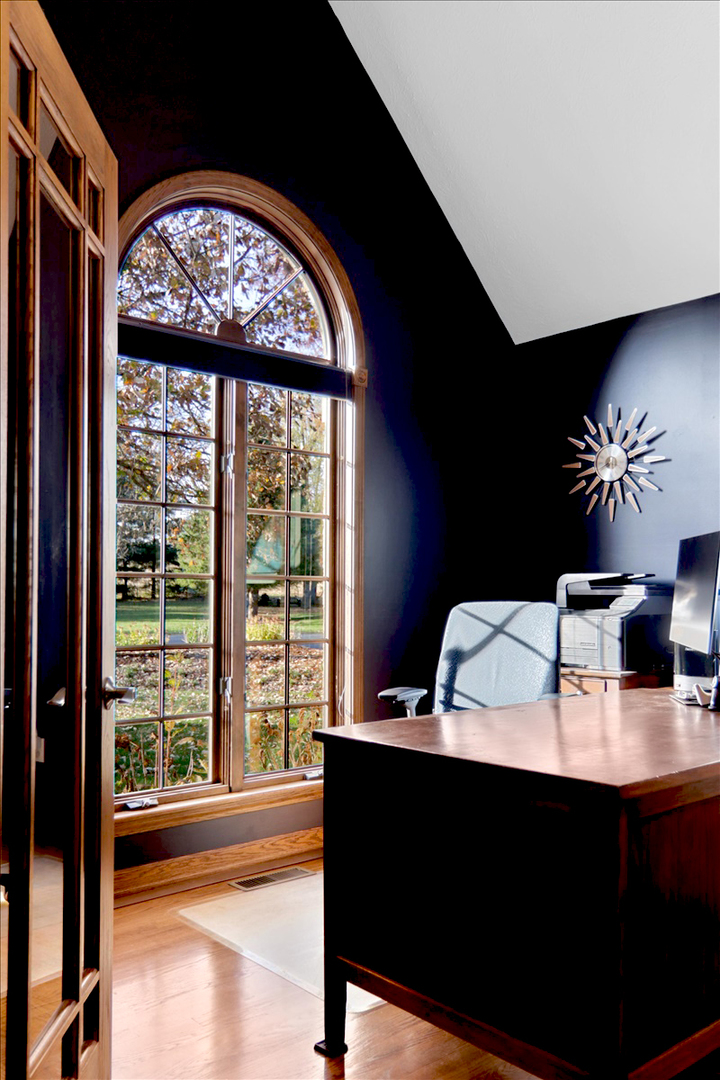 20379 Cedar Avenue Downs, IL 61736 - Photo 33 of 97 a living room with furniture and a large window