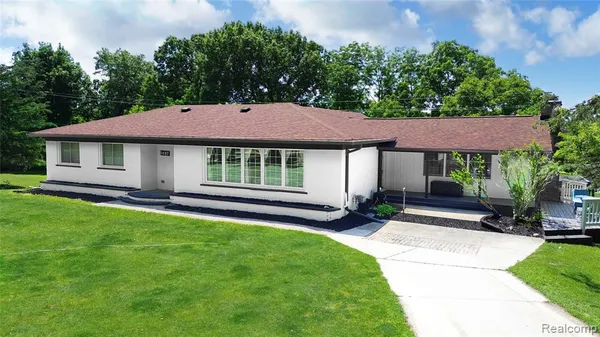 $590,000 | 9497 Ellis Road, Clarkston, MI 48348