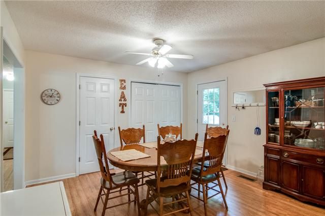 1286 Primm Road Ashland City, TN 37015 - Photo 5 of 18 Eat in area of kitchen w/door leading out to deck