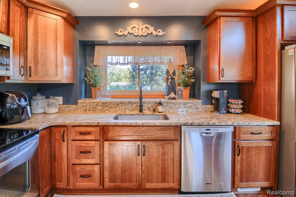 8422 Ridge Road Goodrich, MI 48438 - Photo 5 of 46