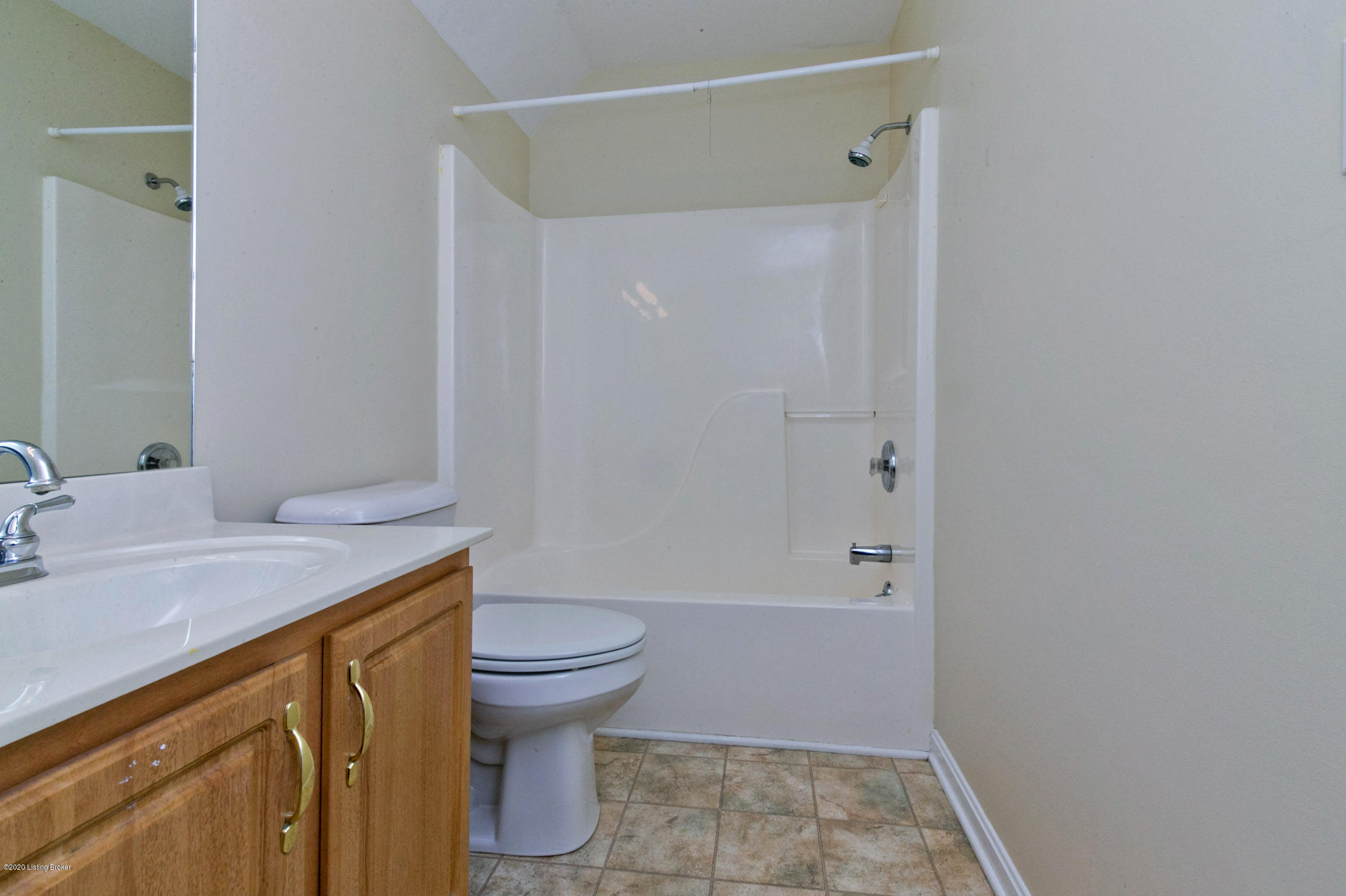 10019 Rimfire Road Louisville, KY 40291 - Photo 26 of 42 Upstairs full bath