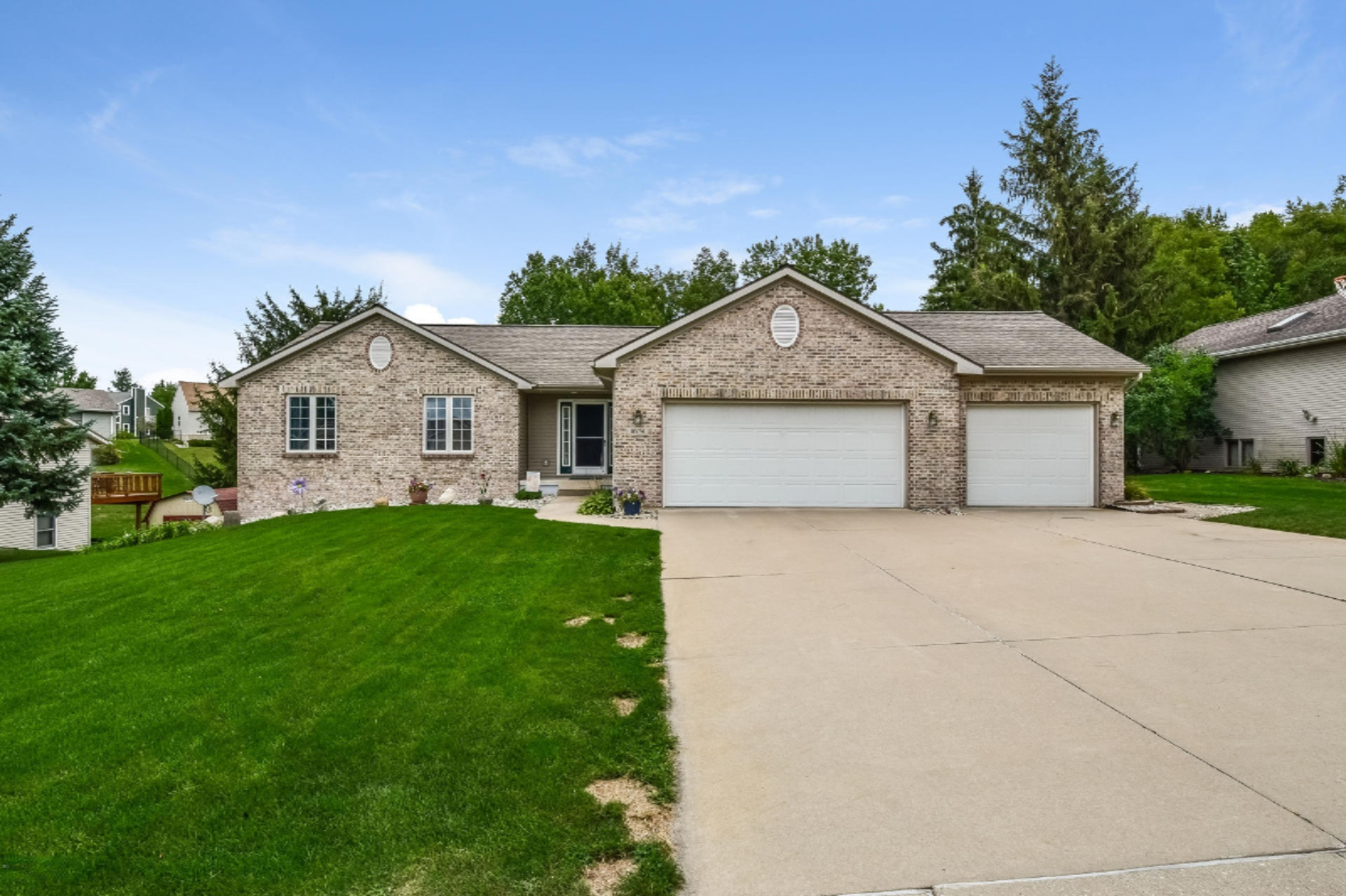 8574 Ridgebluff Drive Southwest Byron Center, MI 49315 - Photo 1 of 52 001-Front_View-4667158-medium