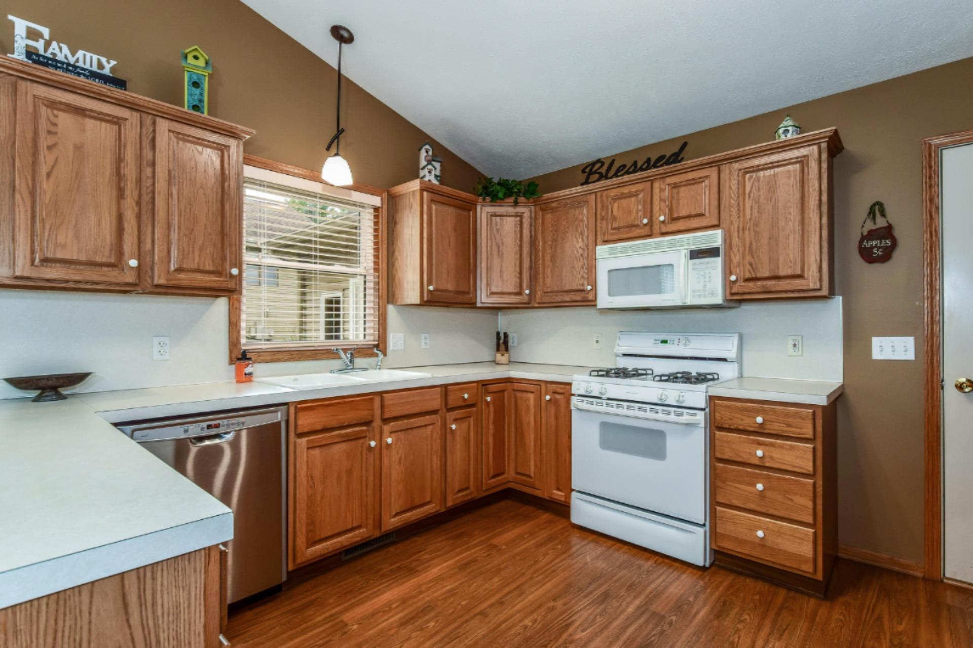 8574 Ridgebluff Drive Southwest Byron Center, MI 49315 - Photo 15 of 52 015-Kitchen-4667181-medium