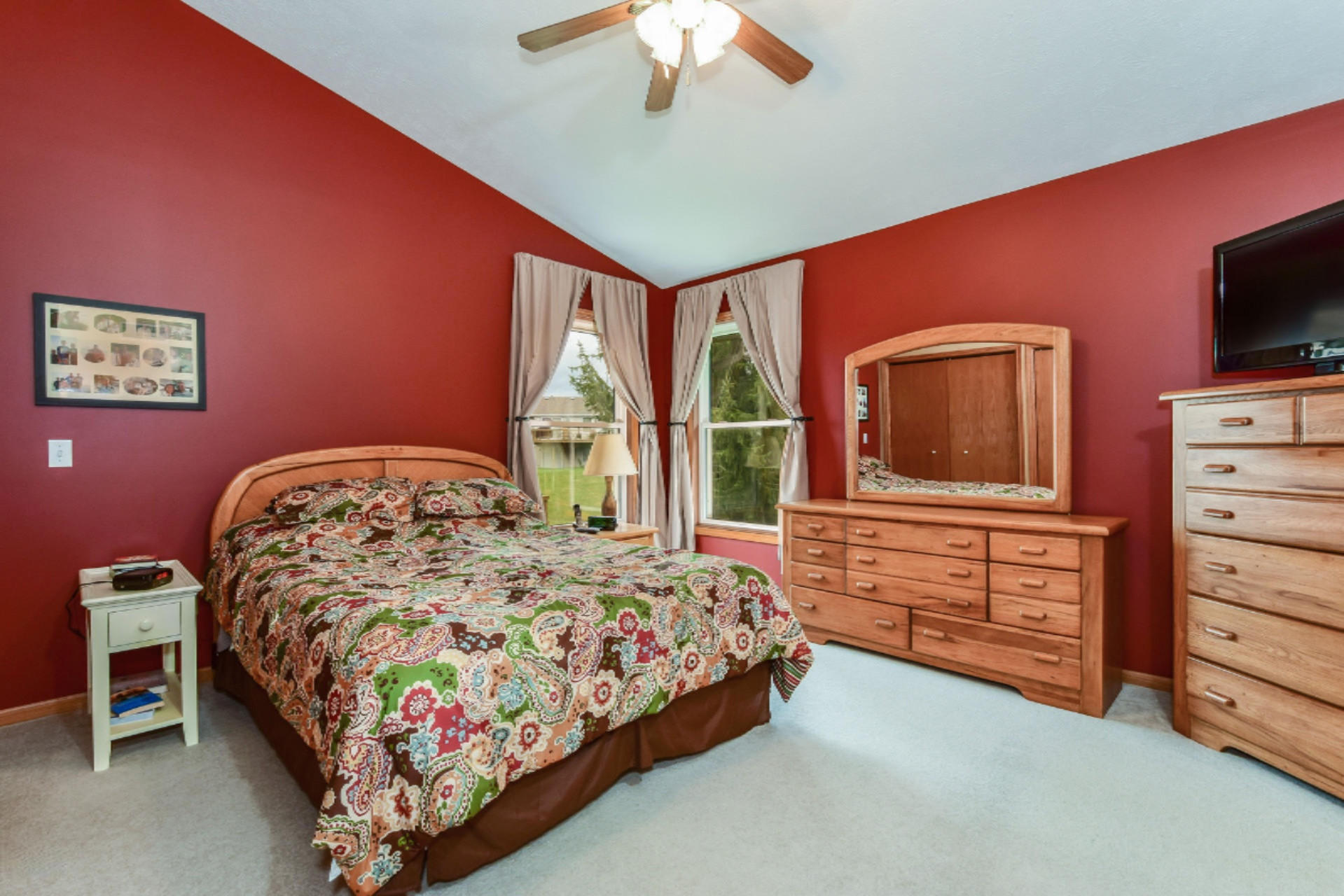 8574 Ridgebluff Drive Southwest Byron Center, MI 49315 - Photo 17 of 52 017-Master_Bedroom-4667168-medium