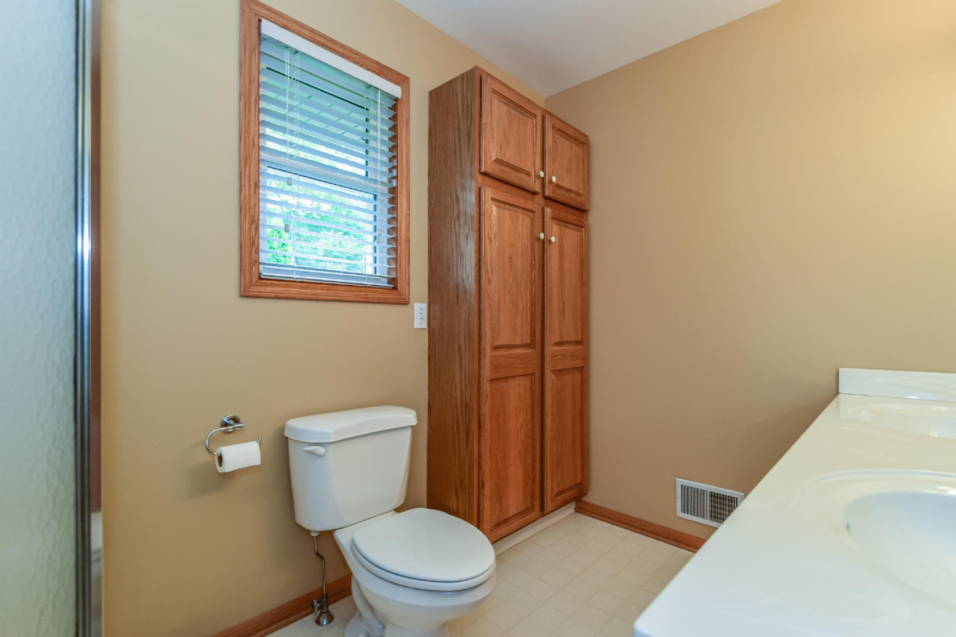 8574 Ridgebluff Drive Southwest Byron Center, MI 49315 - Photo 20 of 52 020-Master_Bathroom-4667165-medium