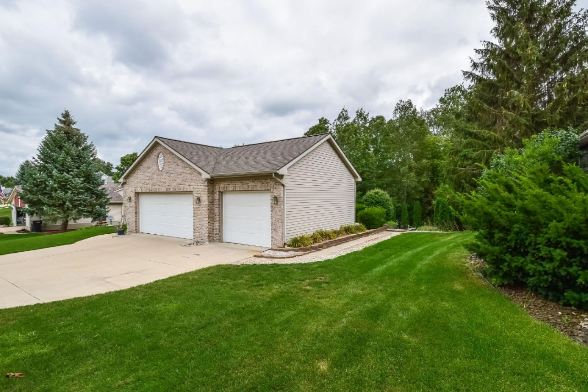 8574 Ridgebluff Drive Southwest Byron Center, MI 49315 - Photo 2 of 52 002-Front_View-4667157-medium