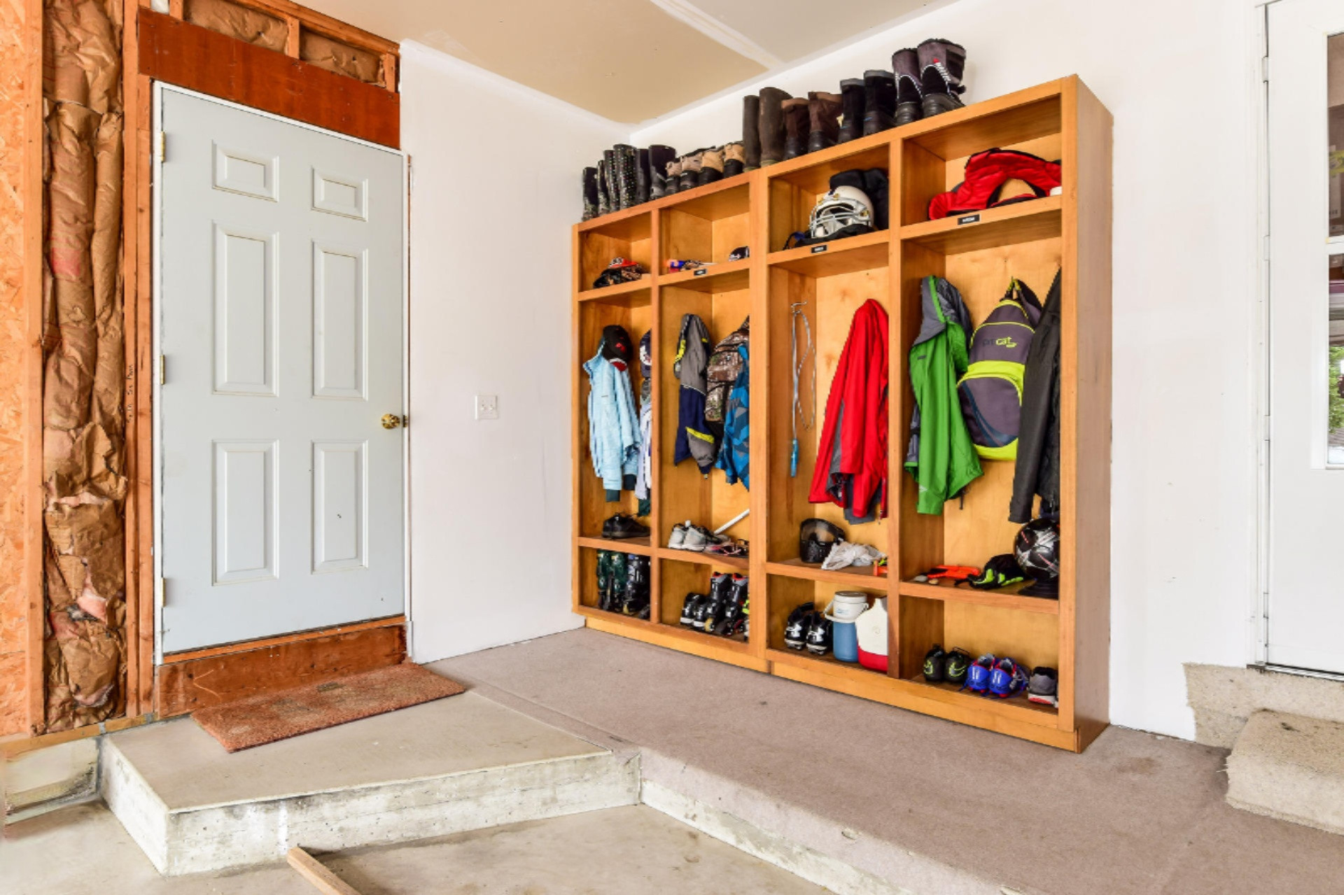 8574 Ridgebluff Drive Southwest Byron Center, MI 49315 - Photo 26 of 52 026-Mud_Room-4667179-medium