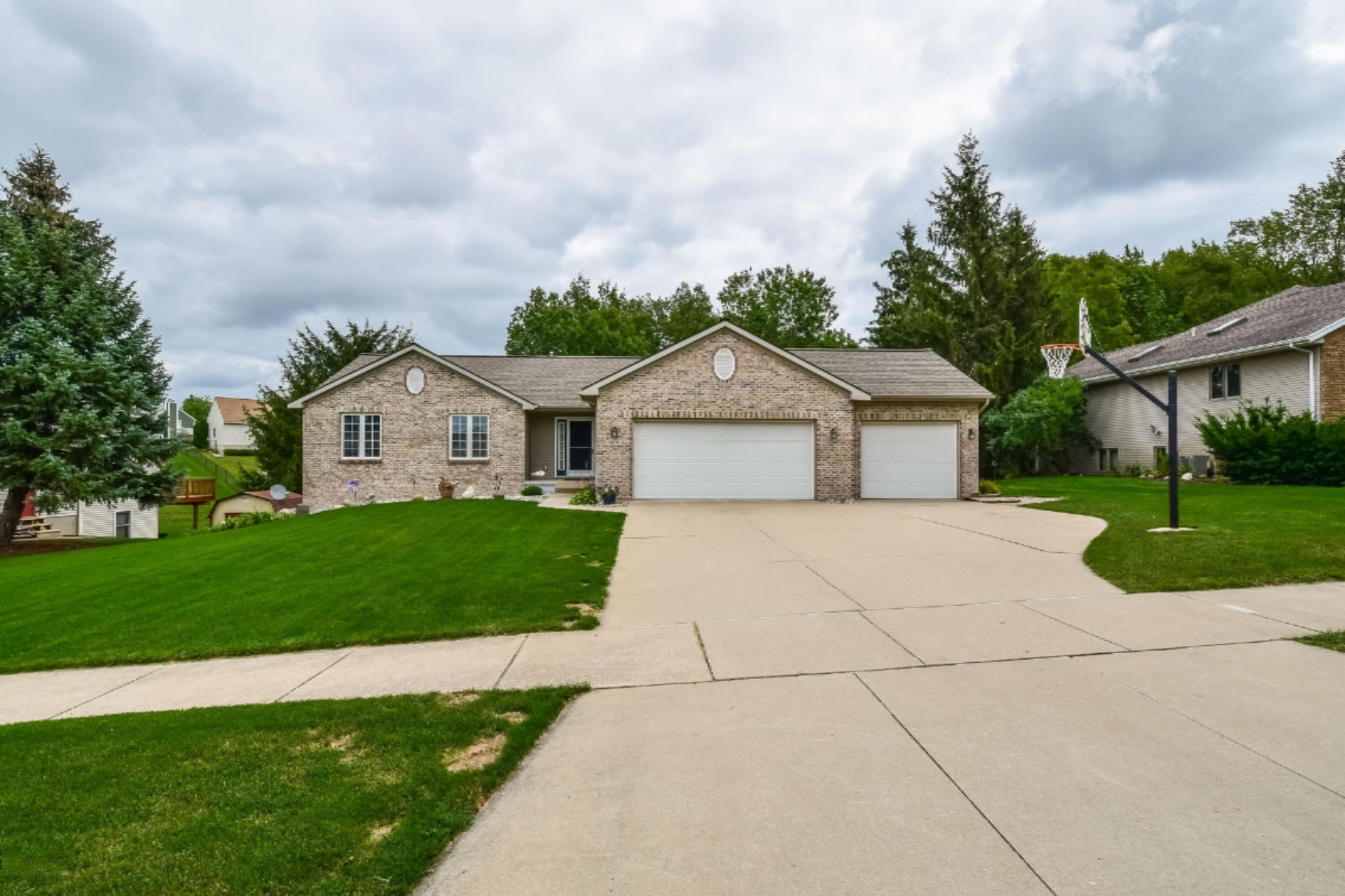 8574 Ridgebluff Drive Southwest Byron Center, MI 49315 - Photo 3 of 52 003-Front_View-4667143-medium