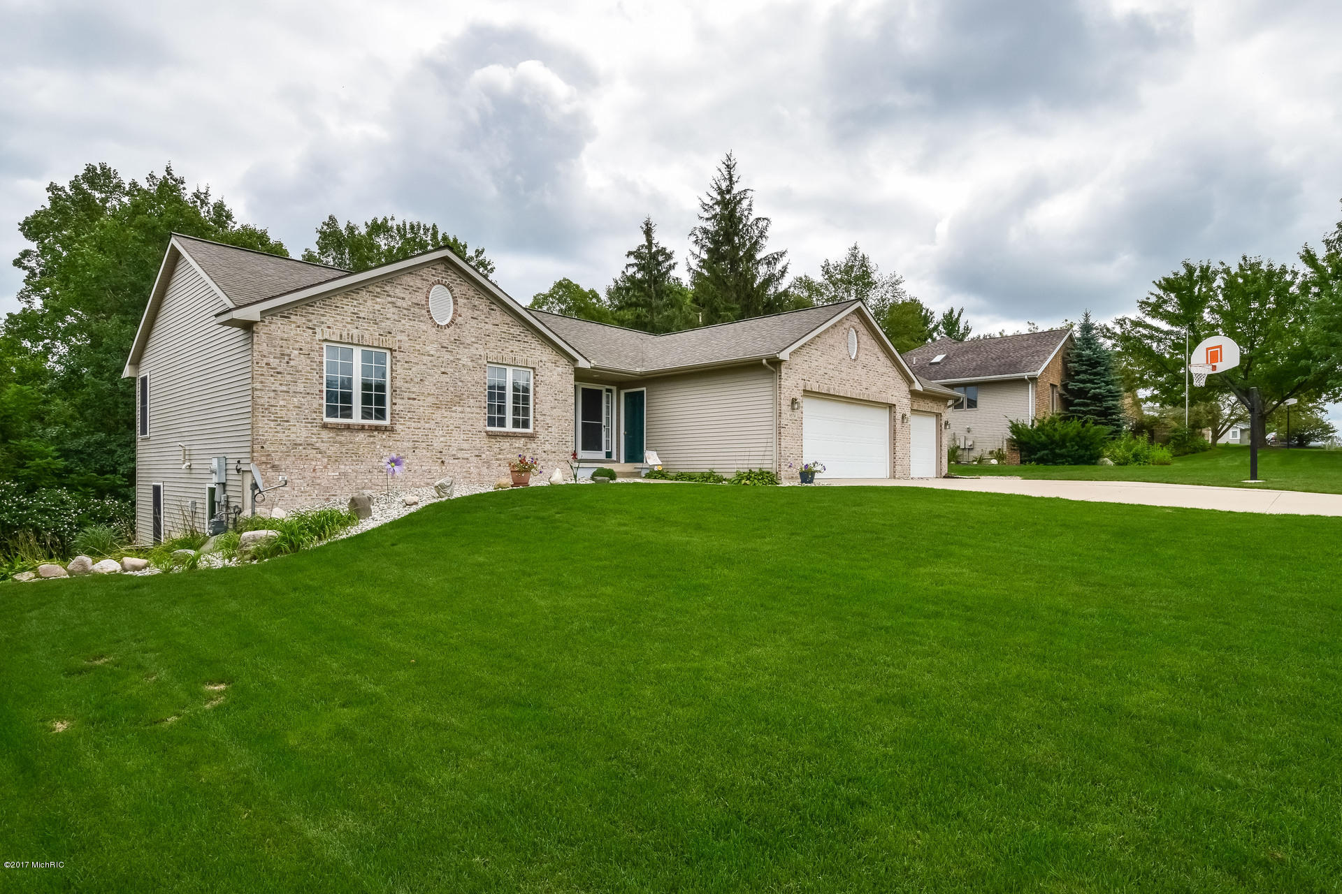 8574 Ridgebluff Drive Southwest Byron Center, MI 49315 - Photo 4 of 52 004-Front_View-4667147-medium