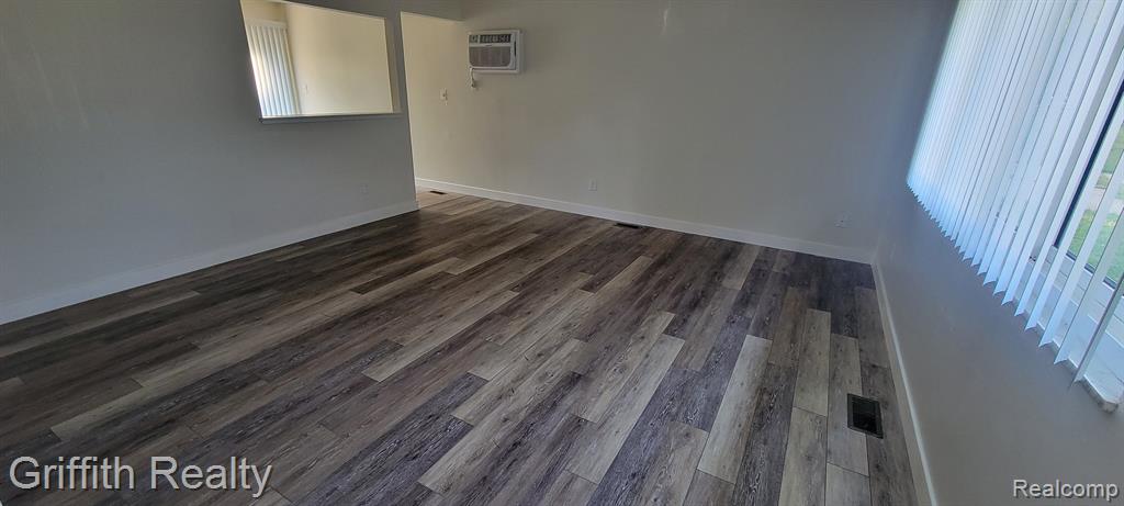 301 O'Doherty Road Brighton, MI 48116 - Photo 2 of 9