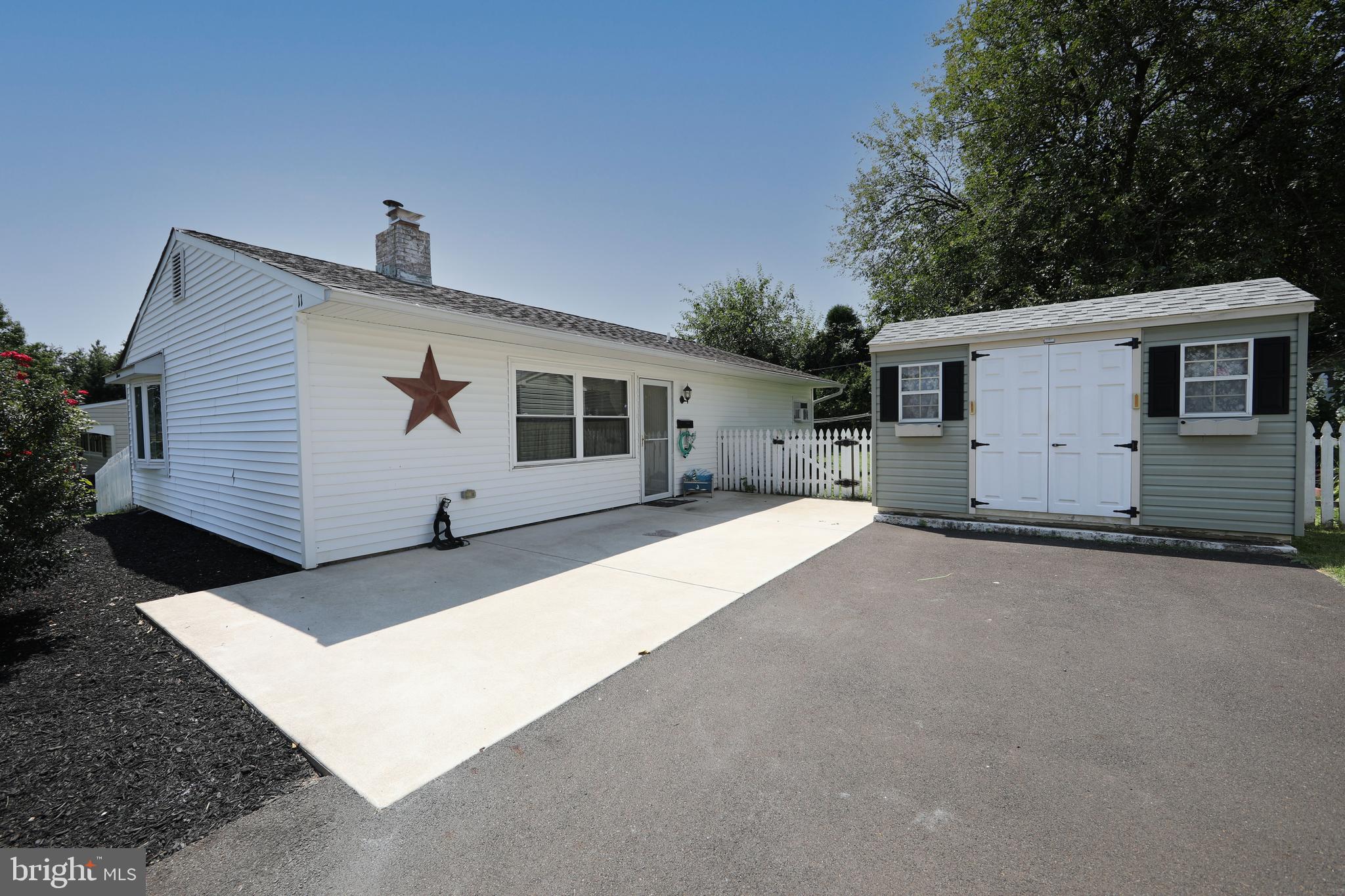 11 Gable Hill Road Levittown, PA 19057 - Photo 3 of 23 Gallery Image 3